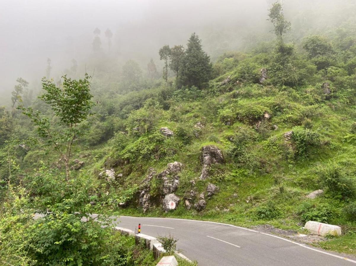 Icebergs Mussoorie - A Boutique Stay And 24 Hrs Roof Top Cafe Екстер'єр фото
