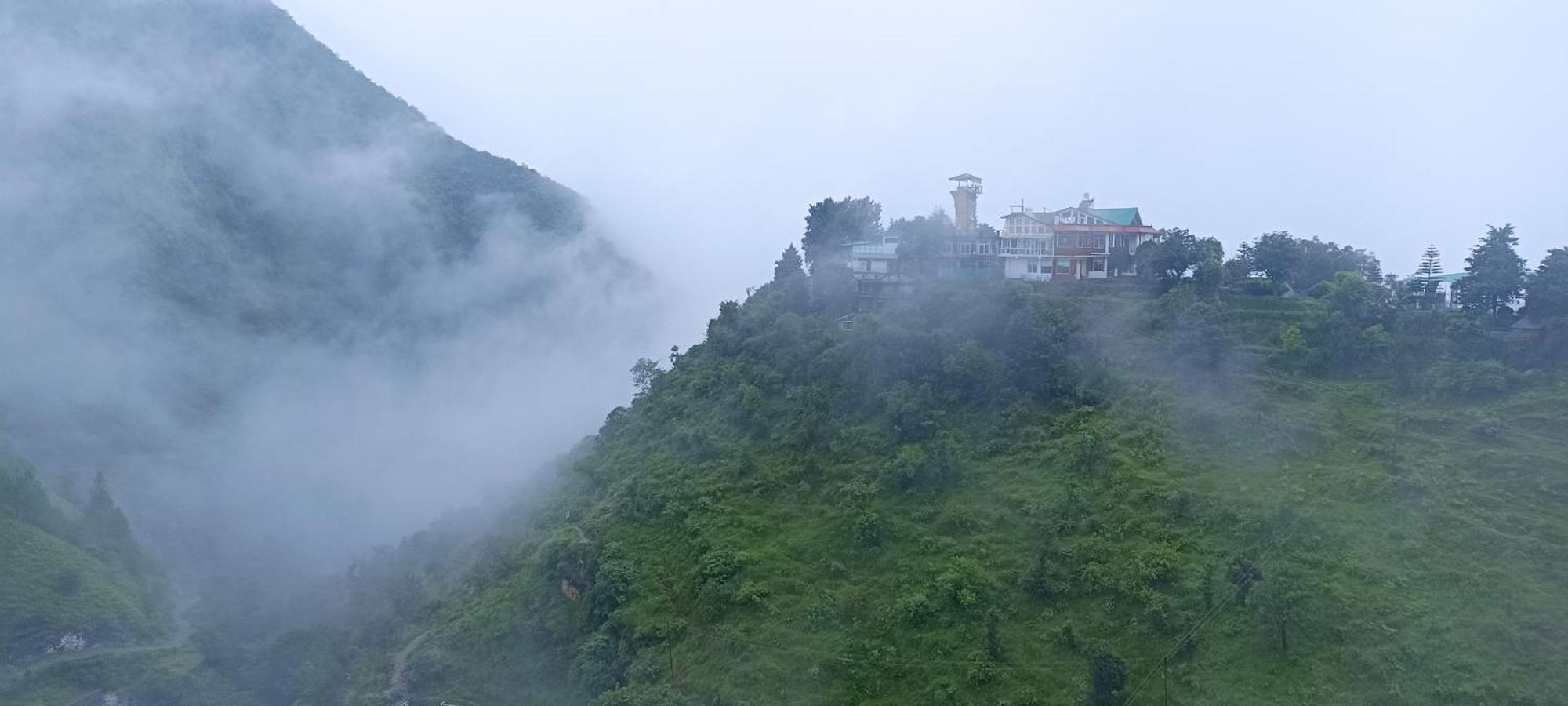 Icebergs Mussoorie - A Boutique Stay And 24 Hrs Roof Top Cafe Екстер'єр фото
