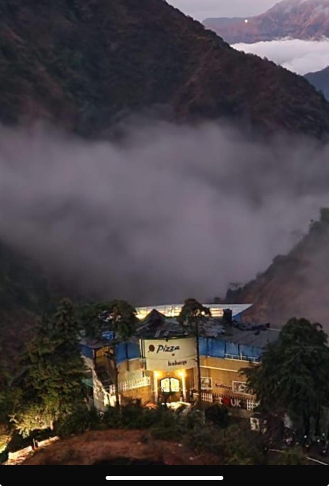 Icebergs Mussoorie - A Boutique Stay And 24 Hrs Roof Top Cafe Екстер'єр фото
