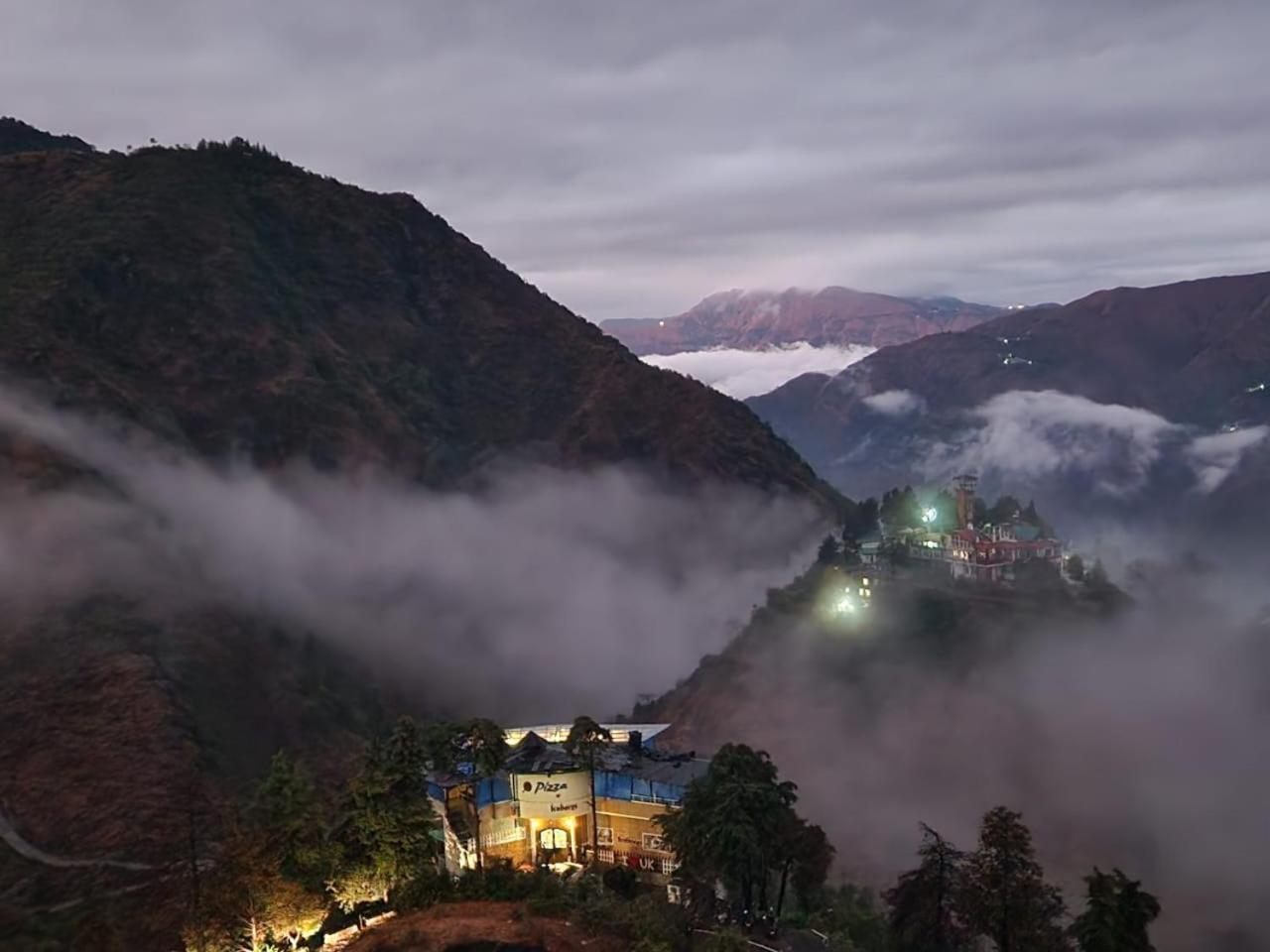 Icebergs Mussoorie - A Boutique Stay And 24 Hrs Roof Top Cafe Екстер'єр фото